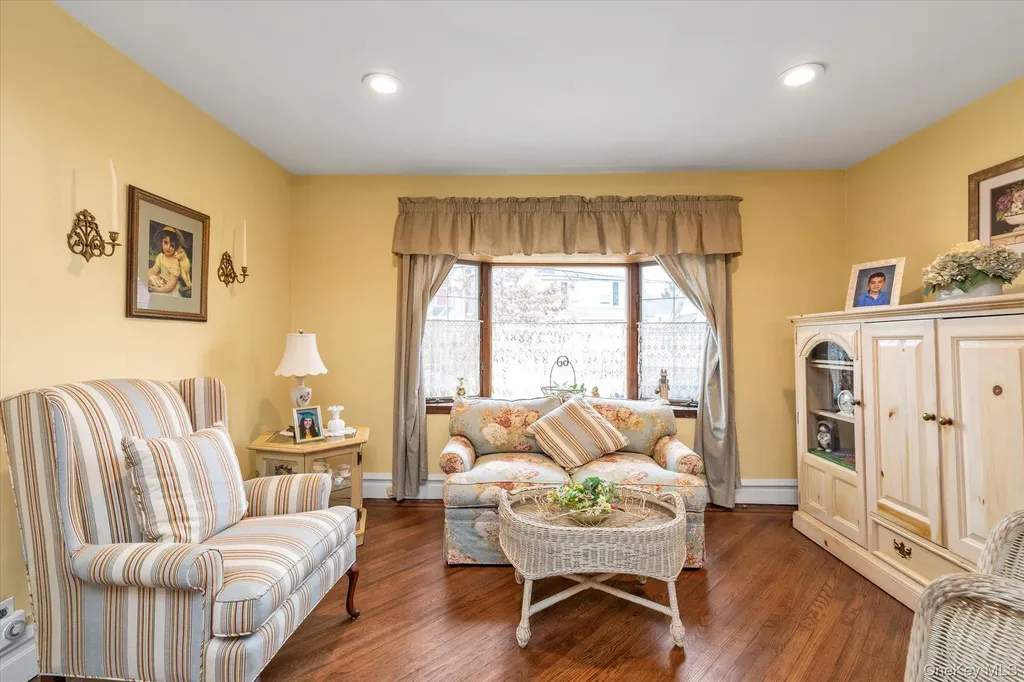 13 Everett Street Lynbrook NY 11563