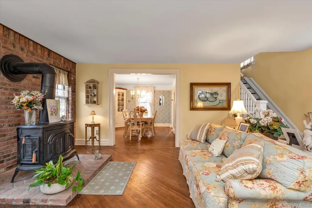 13 Everett Street Lynbrook NY 11563