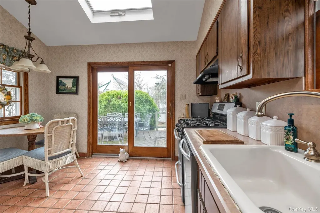 13 Everett Street Lynbrook NY 11563