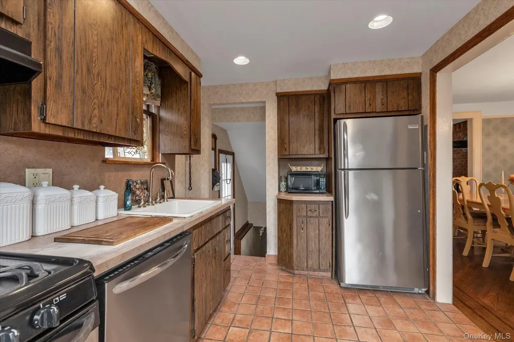 13 Everett Street Lynbrook NY 11563