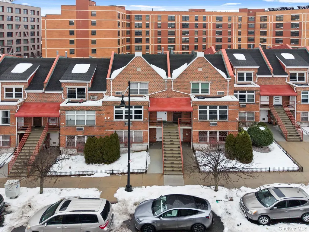 6 Renaissance Court Brooklyn NY 11206