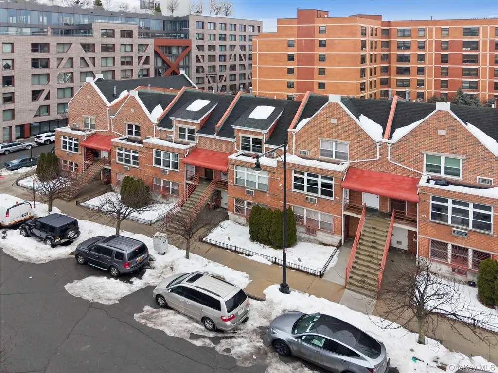 6 Renaissance Court Brooklyn NY 11206