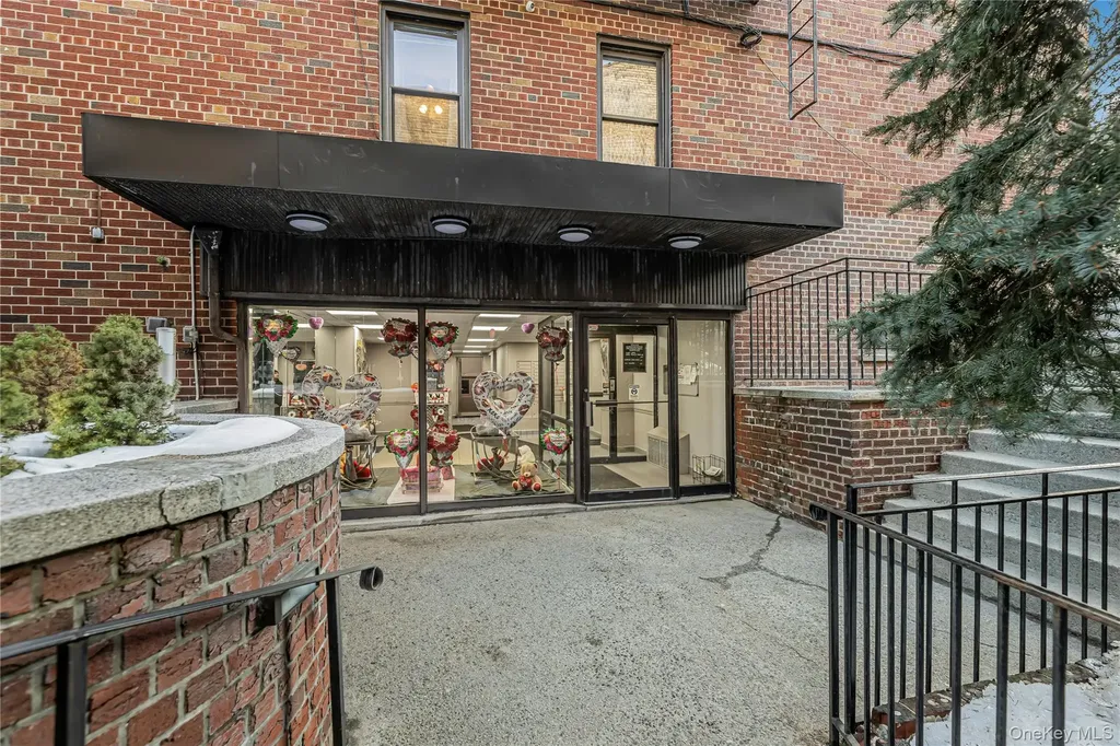 1725 Edison Avenue Bronx NY 10461