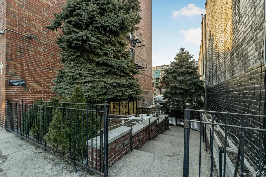 1725 Edison Avenue Bronx NY 10461