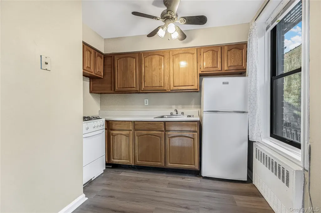 1725 Edison Avenue Bronx NY 10461