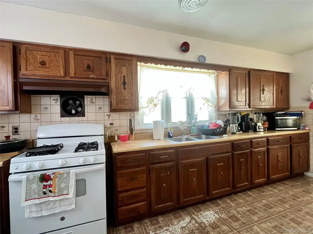 14 Albert Street Middletown NY 10940
