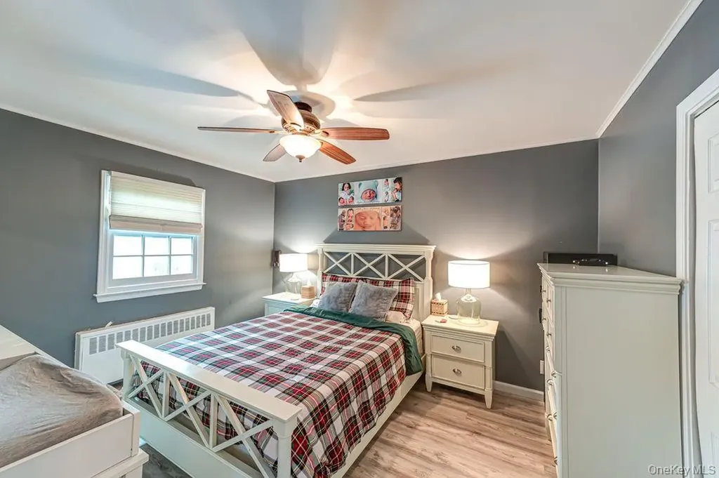 4 Hollyberry Road Plainview NY 11803