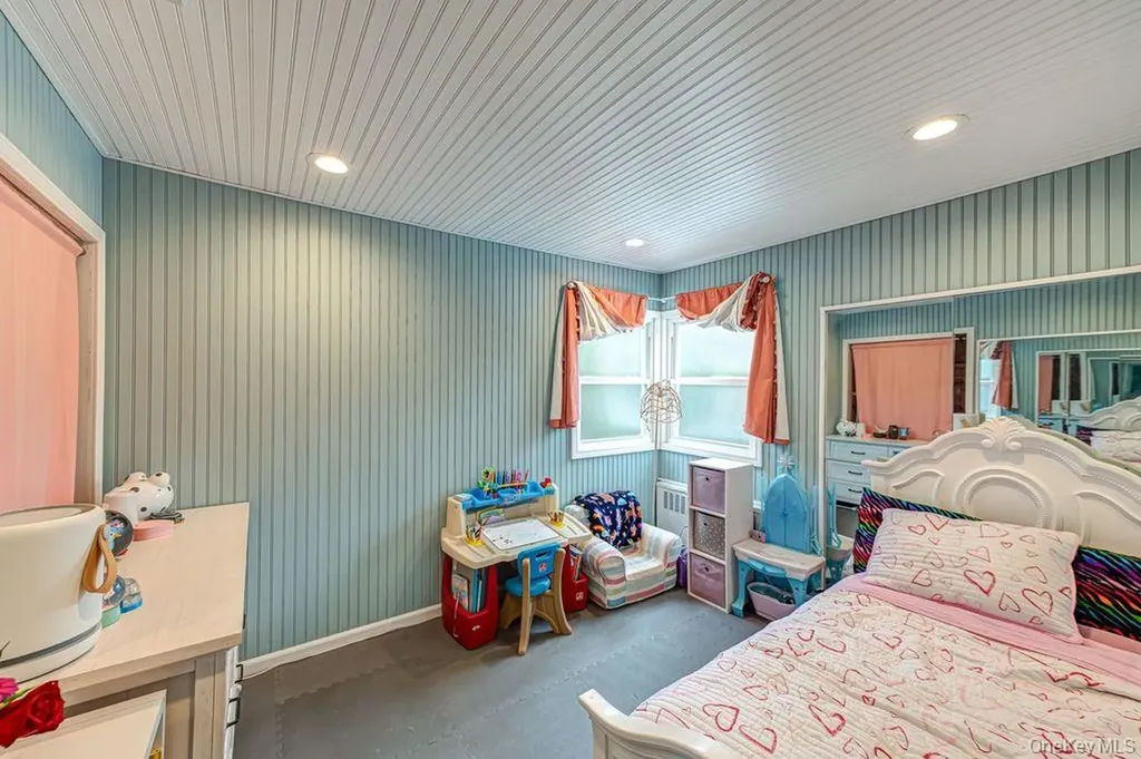 4 Hollyberry Road Plainview NY 11803