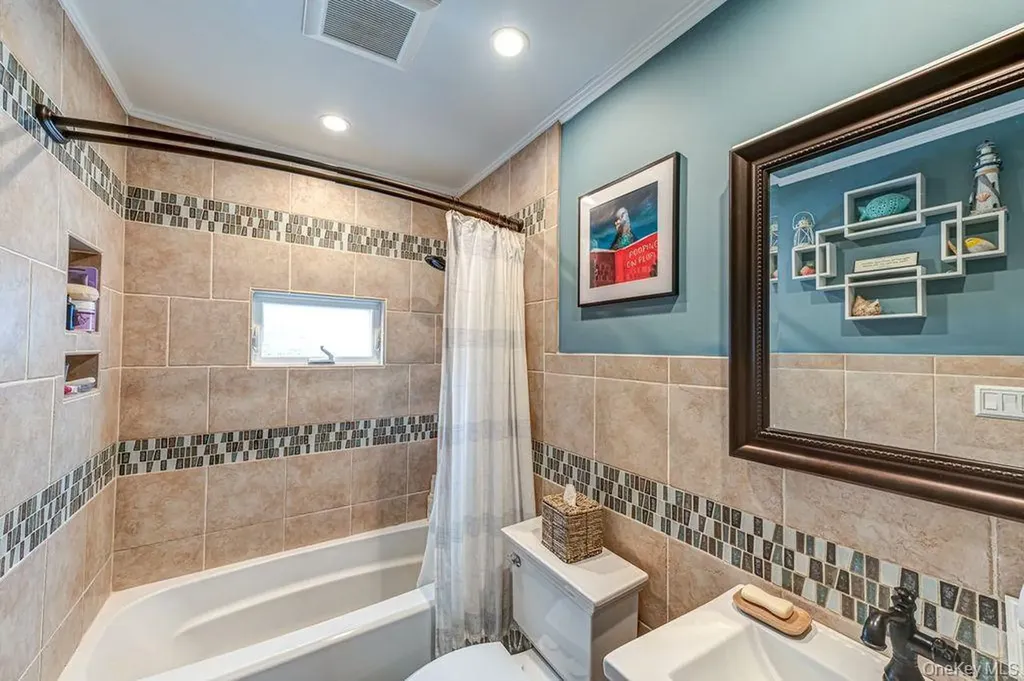 4 Hollyberry Road Plainview NY 11803
