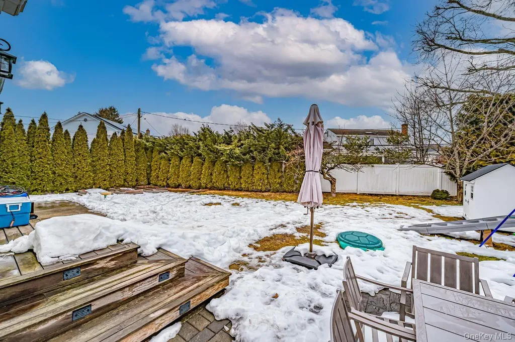 4 Hollyberry Road Plainview NY 11803
