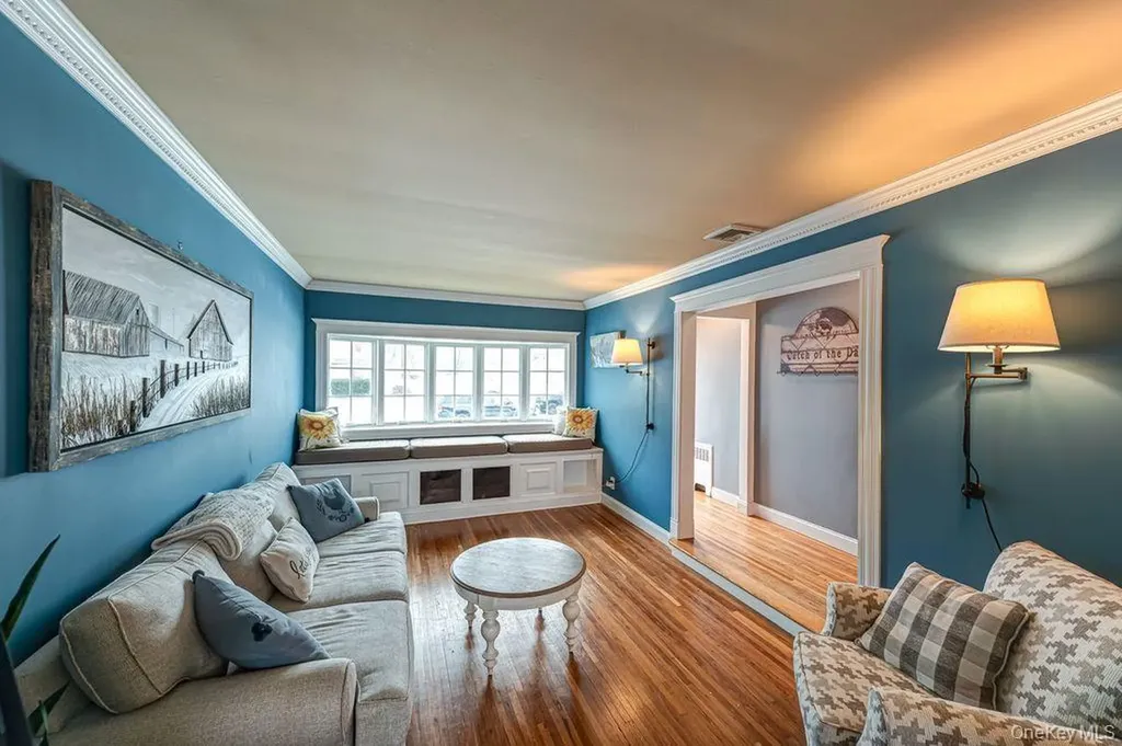 4 Hollyberry Road Plainview NY 11803