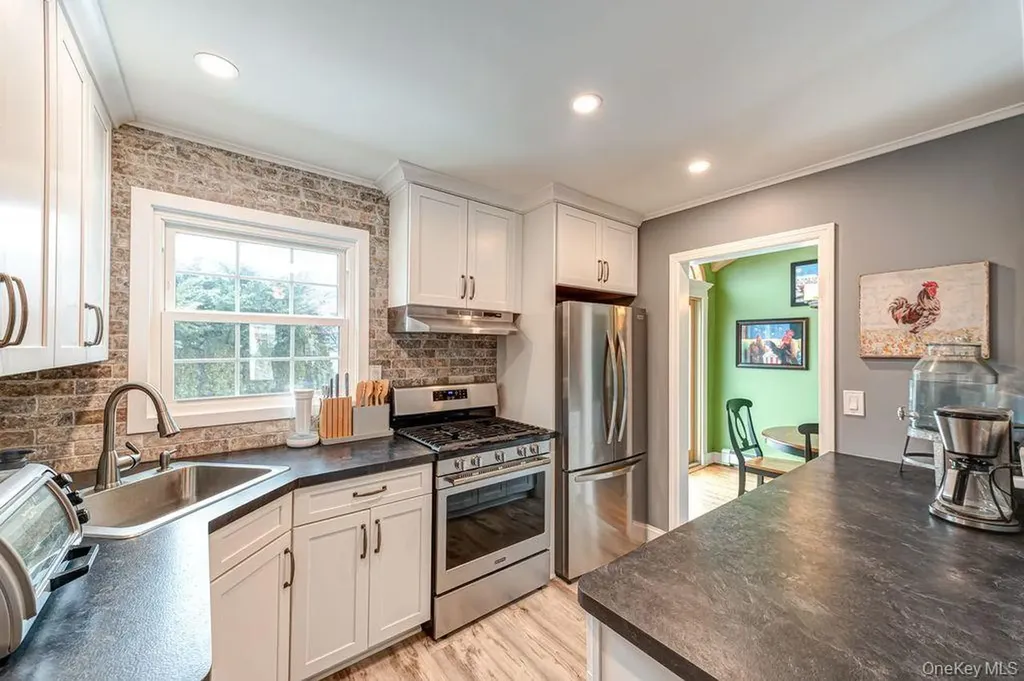 4 Hollyberry Road Plainview NY 11803