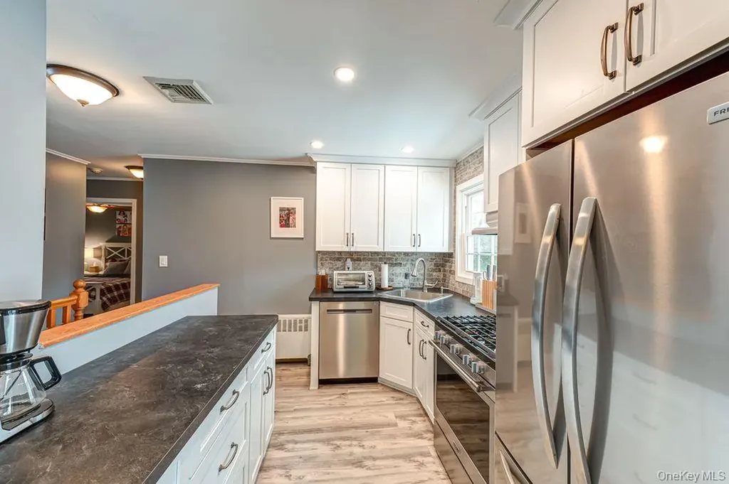 4 Hollyberry Road Plainview NY 11803