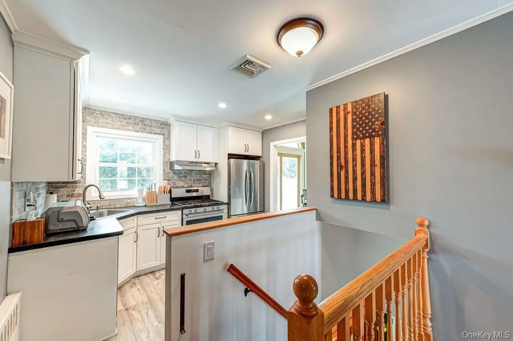 4 Hollyberry Road Plainview NY 11803