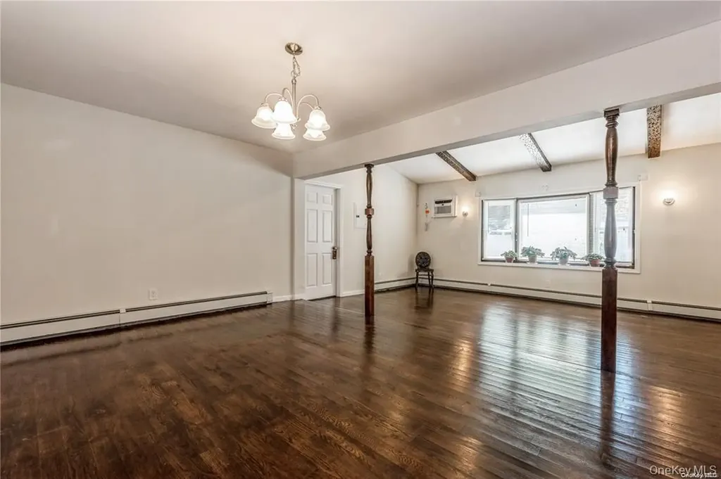 36 Robin Lane Levittown NY 11756