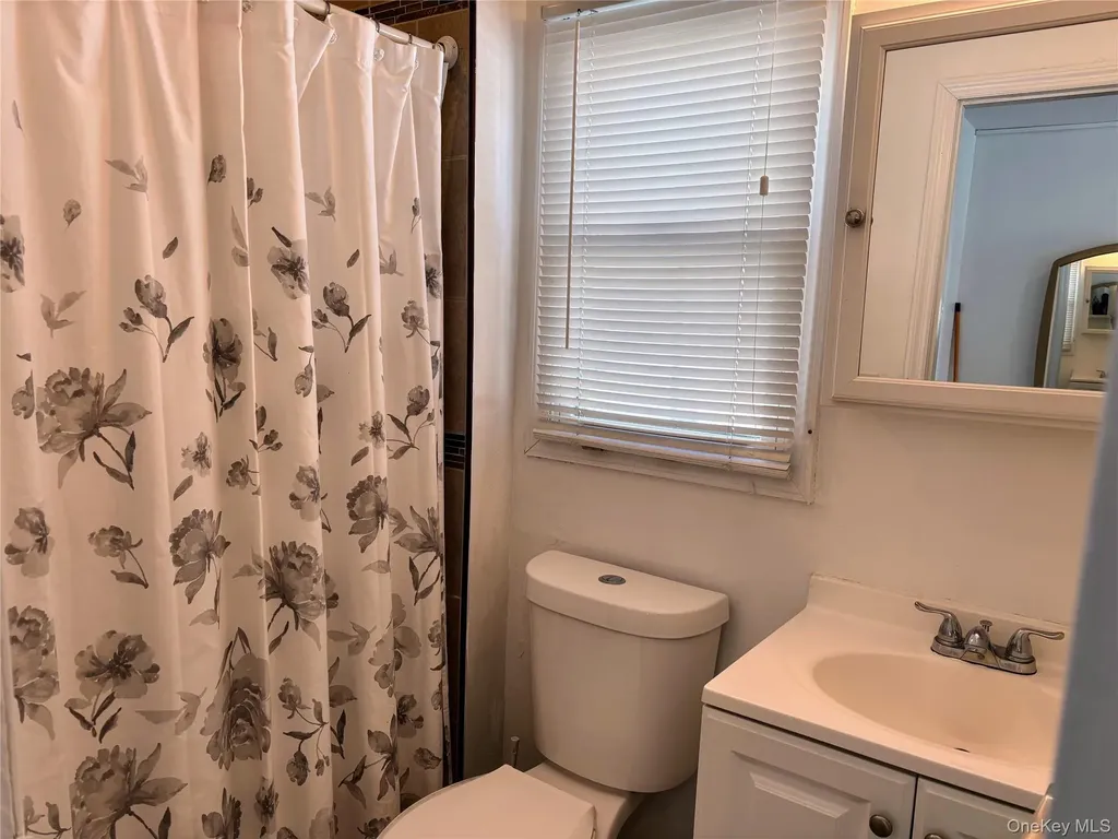 36 Robin Lane Levittown NY 11756