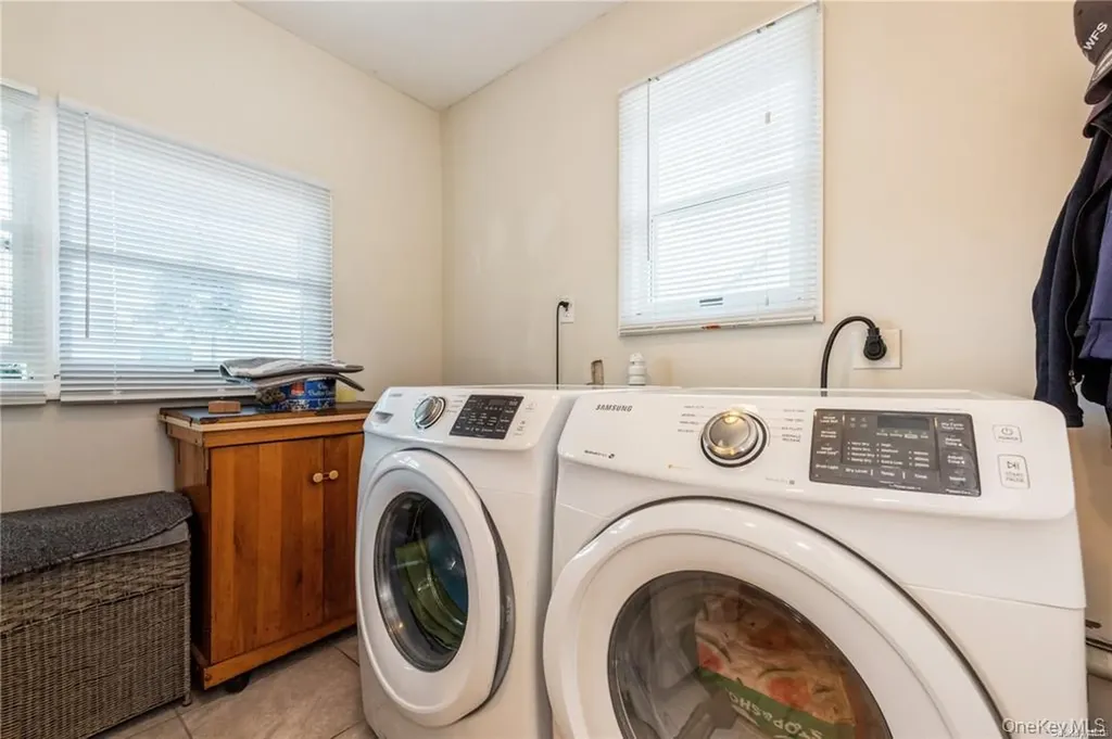 36 Robin Lane Levittown NY 11756