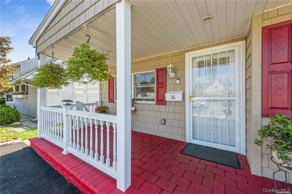 36 Robin Lane Levittown NY 11756