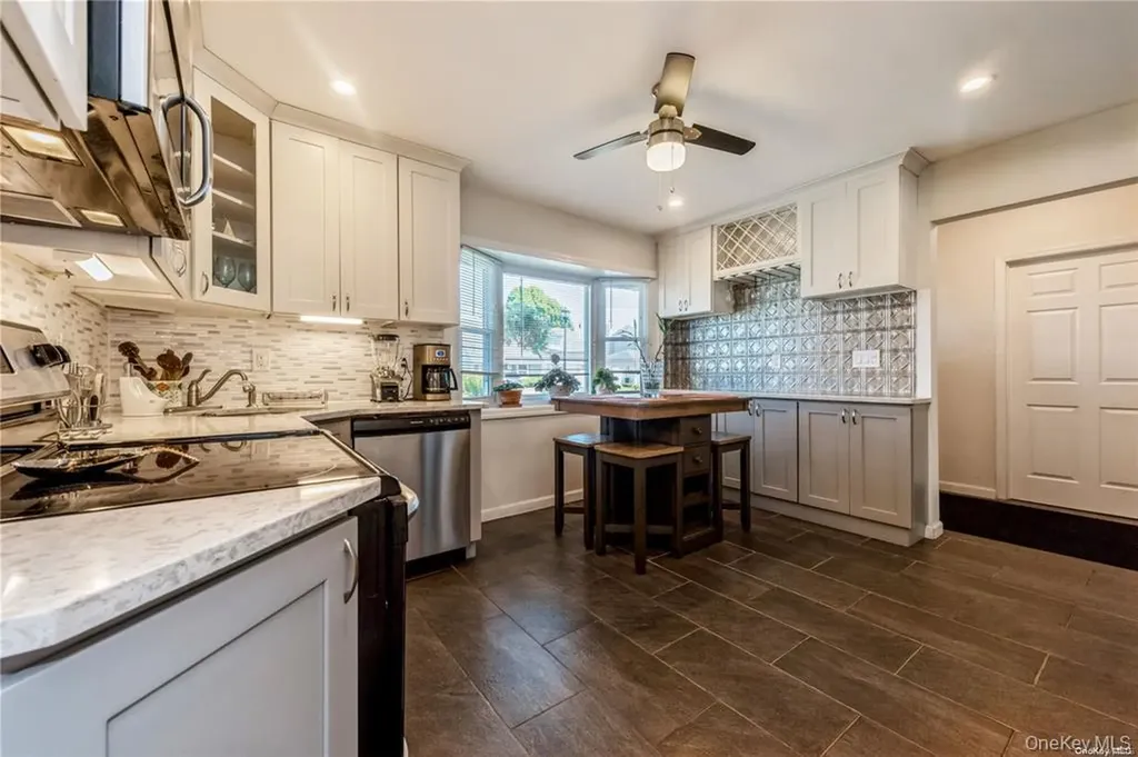36 Robin Lane Levittown NY 11756