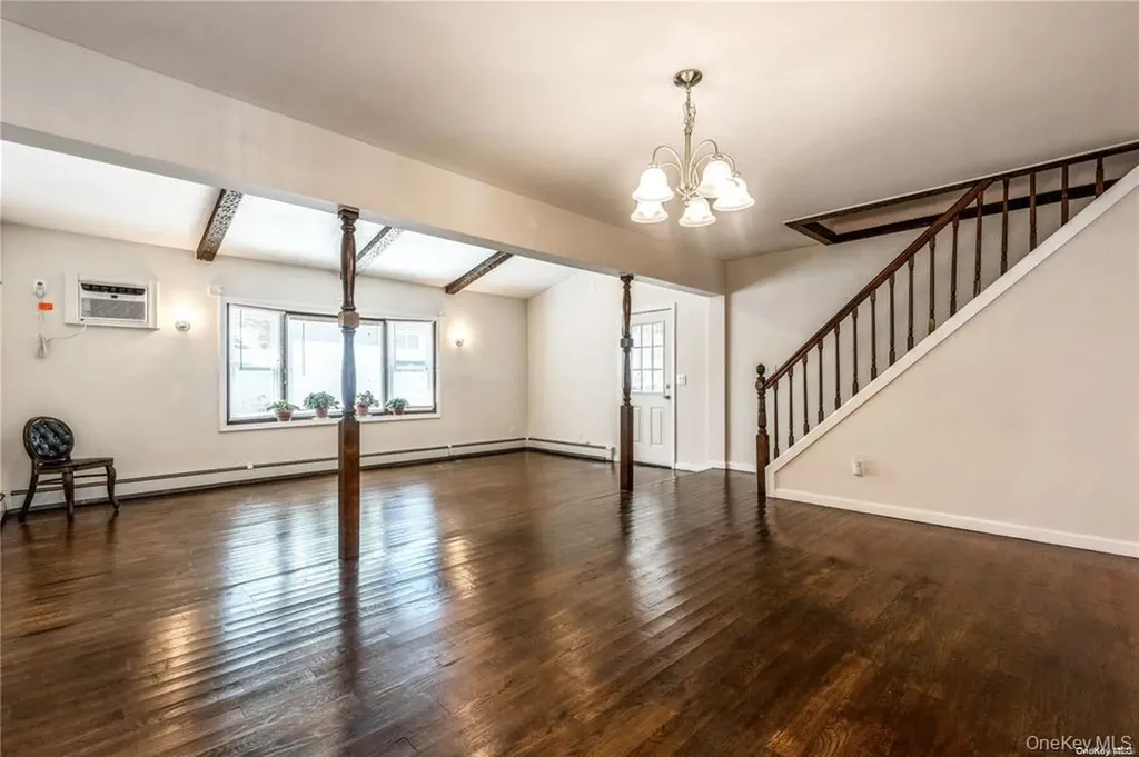 36 Robin Lane Levittown NY 11756