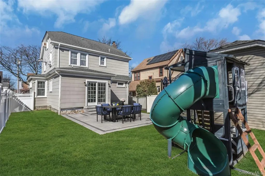 86 Taft Avenue Lynbrook NY 11563