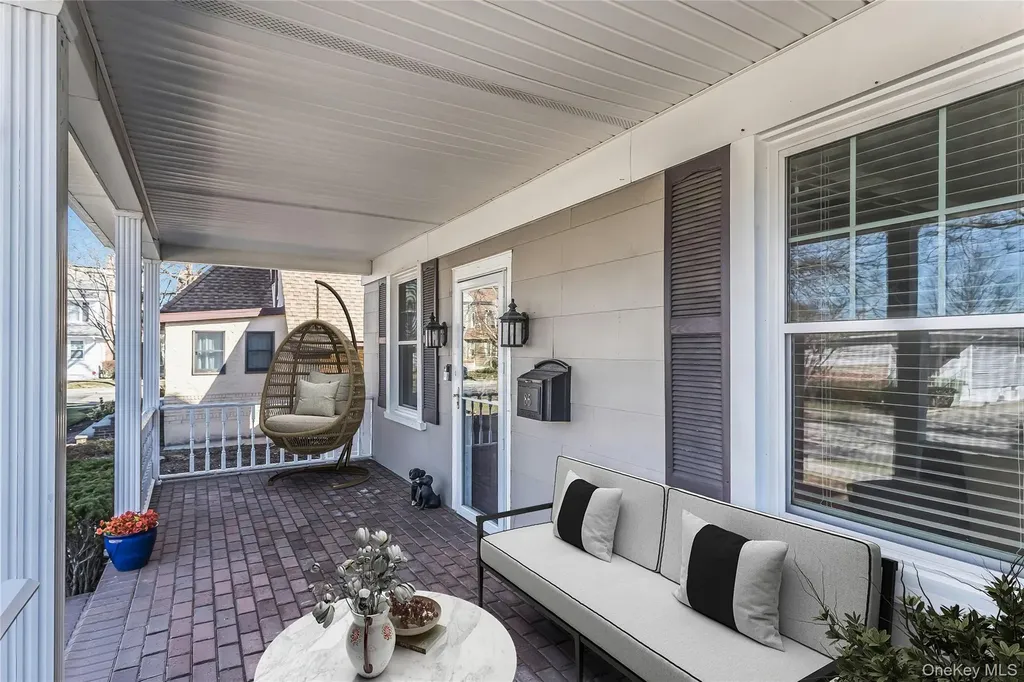 86 Taft Avenue Lynbrook NY 11563