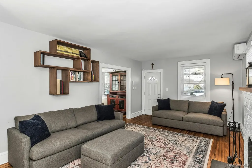 86 Taft Avenue Lynbrook NY 11563
