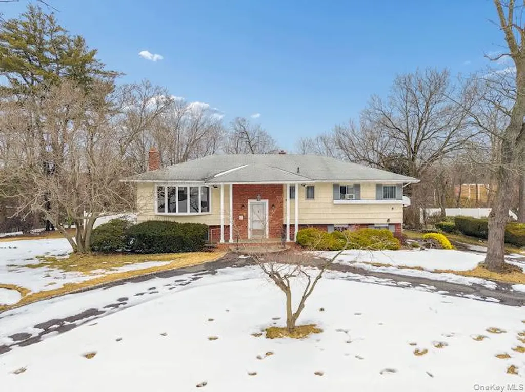 14 Jeffrey Lane Great Neck NY 11020