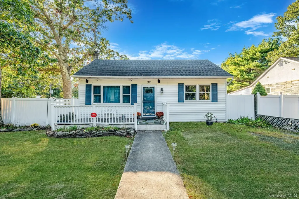 32 Pine Tree Drive Shirley NY 11967