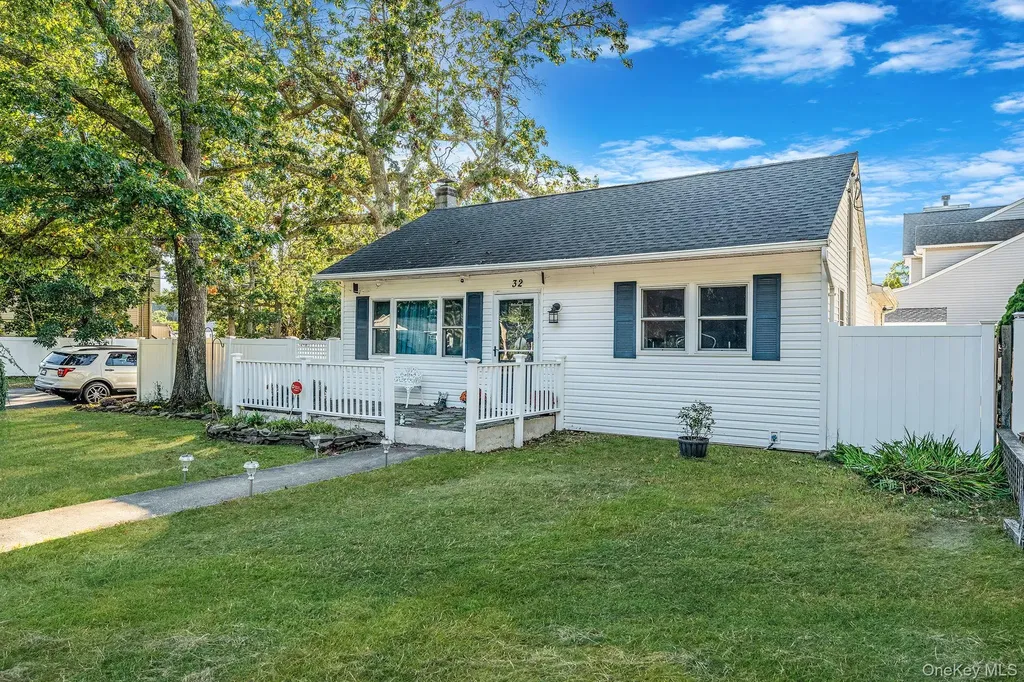 32 Pine Tree Drive Shirley NY 11967