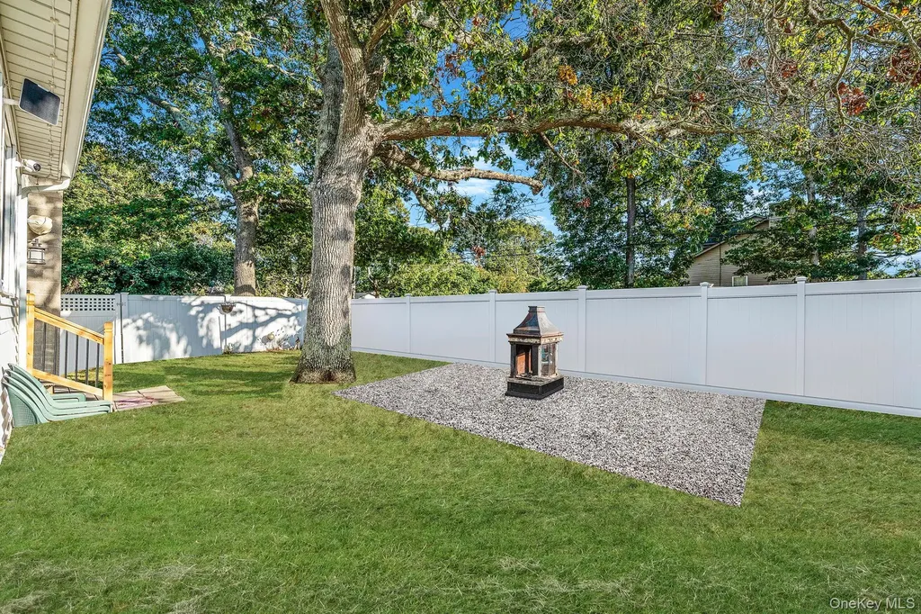 32 Pine Tree Drive Shirley NY 11967