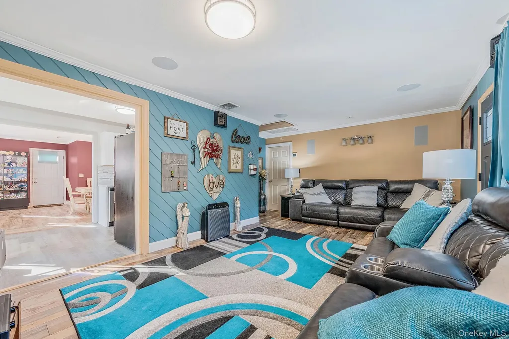32 Pine Tree Drive Shirley NY 11967