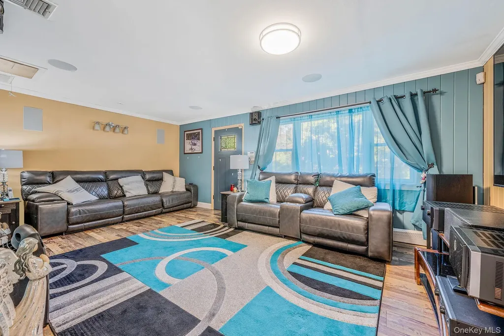 32 Pine Tree Drive Shirley NY 11967