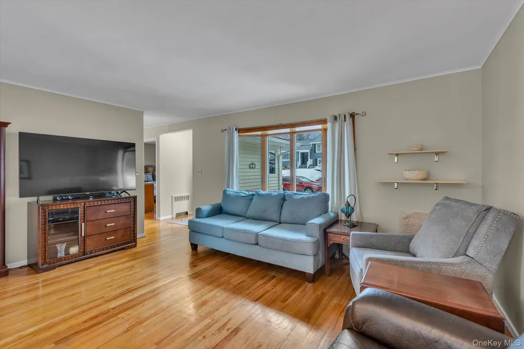 6 Longford Street Huntington NY 11743