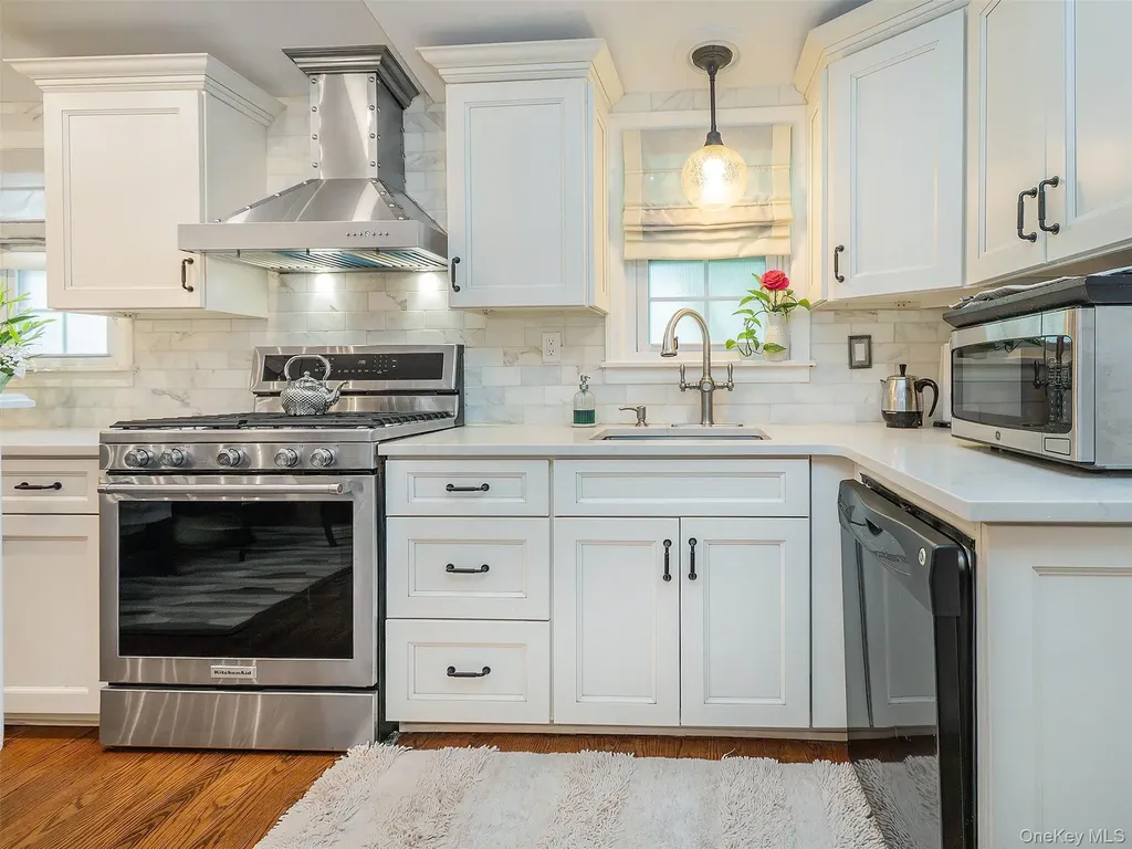 24 Maple Avenue Sea Cliff NY 11579