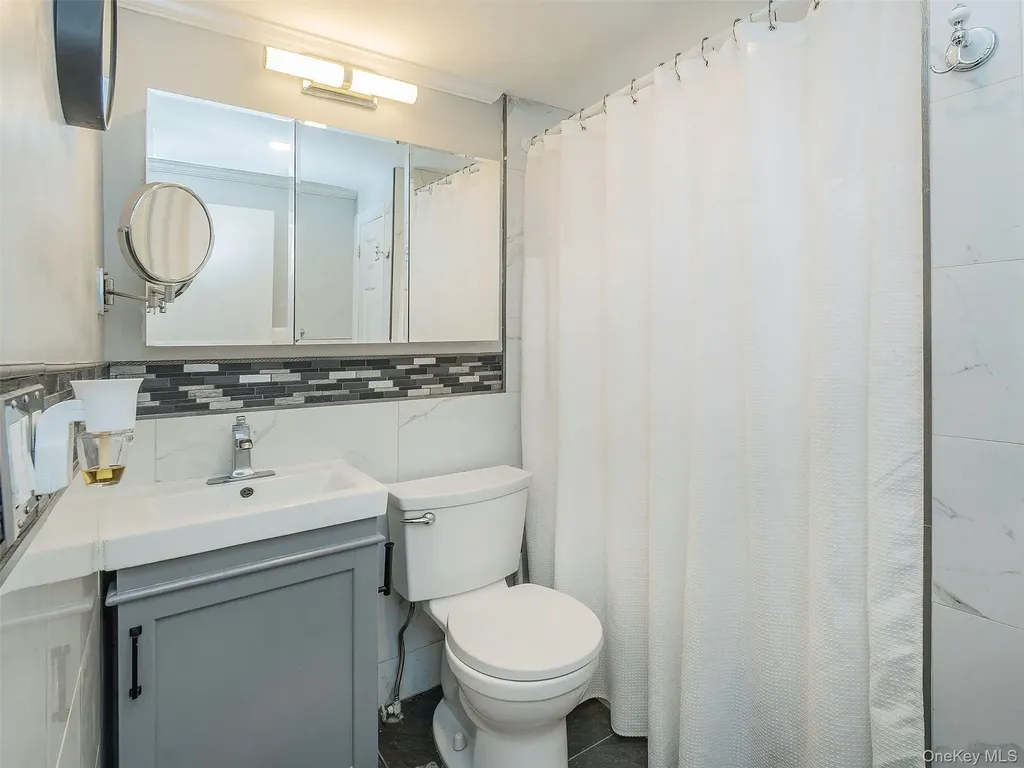 24 Maple Avenue Sea Cliff NY 11579