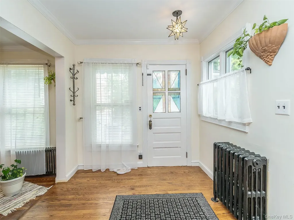 24 Maple Avenue Sea Cliff NY 11579