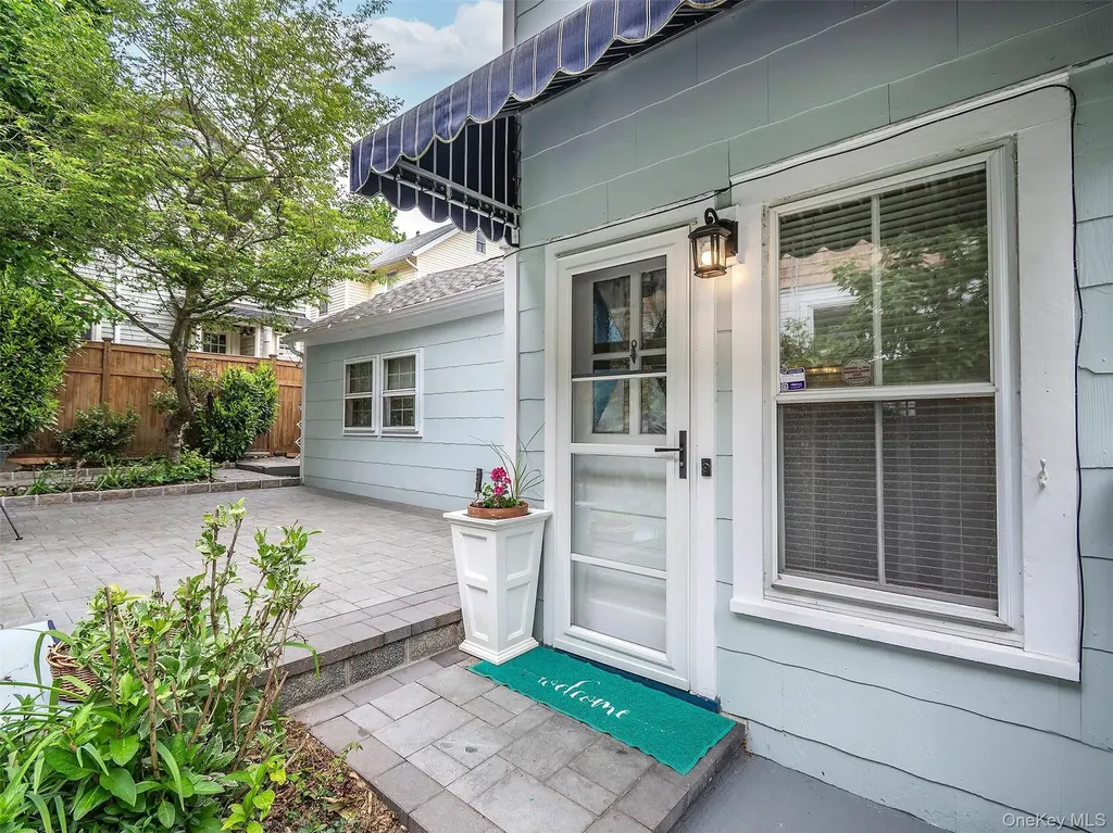 24 Maple Avenue Sea Cliff NY 11579