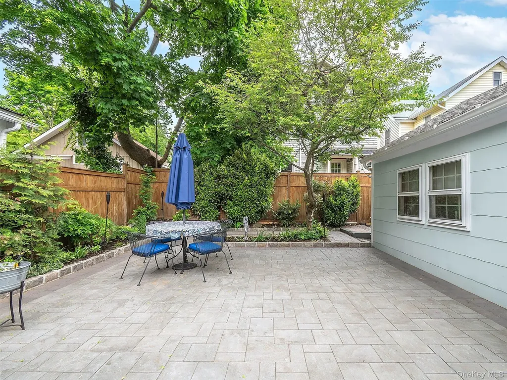 24 Maple Avenue Sea Cliff NY 11579