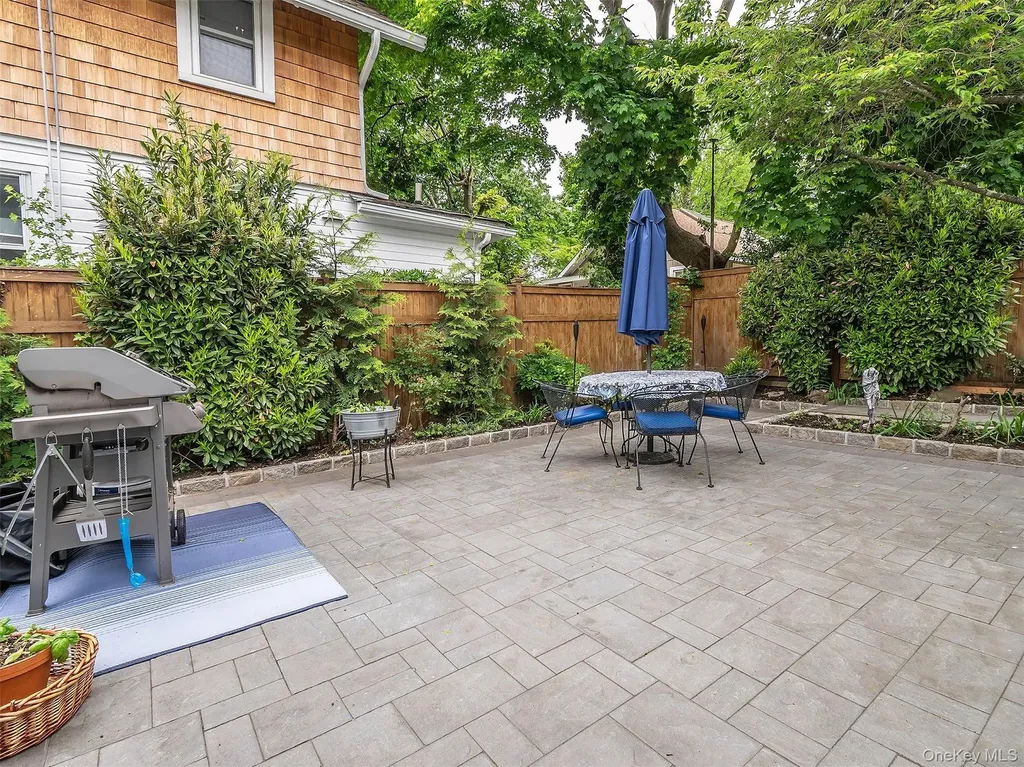 24 Maple Avenue Sea Cliff NY 11579