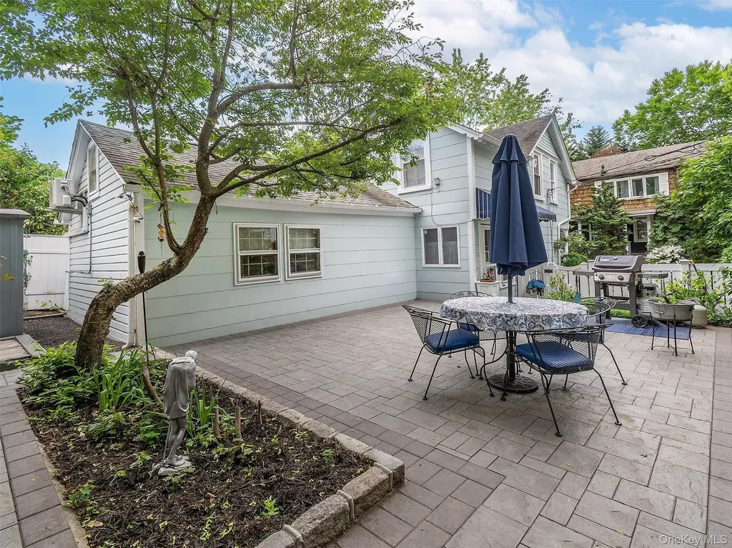 24 Maple Avenue Sea Cliff NY 11579