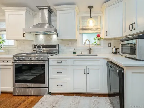 24 Maple Avenue Sea Cliff NY 11579