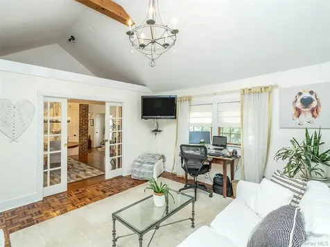 24 Maple Avenue Sea Cliff NY 11579