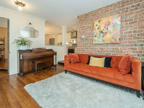 24 Maple Avenue Sea Cliff NY 11579