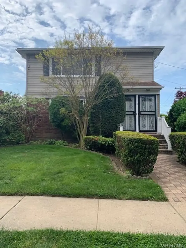 2 Vanata Court Hempstead NY 11550