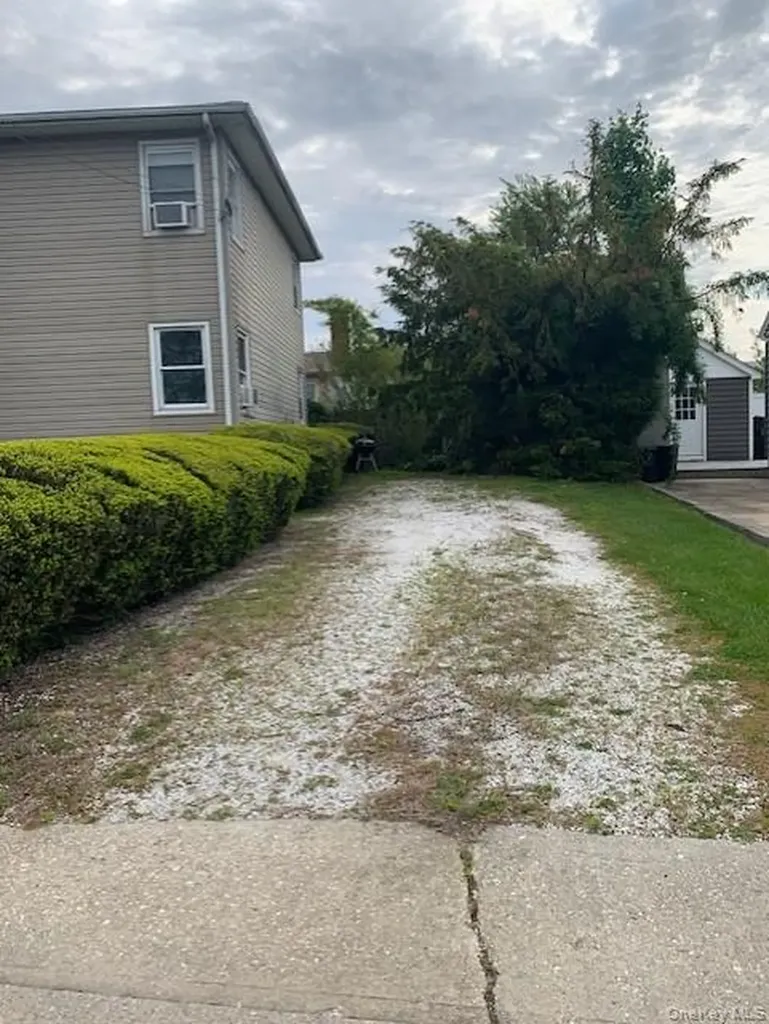 2 Vanata Court Hempstead NY 11550