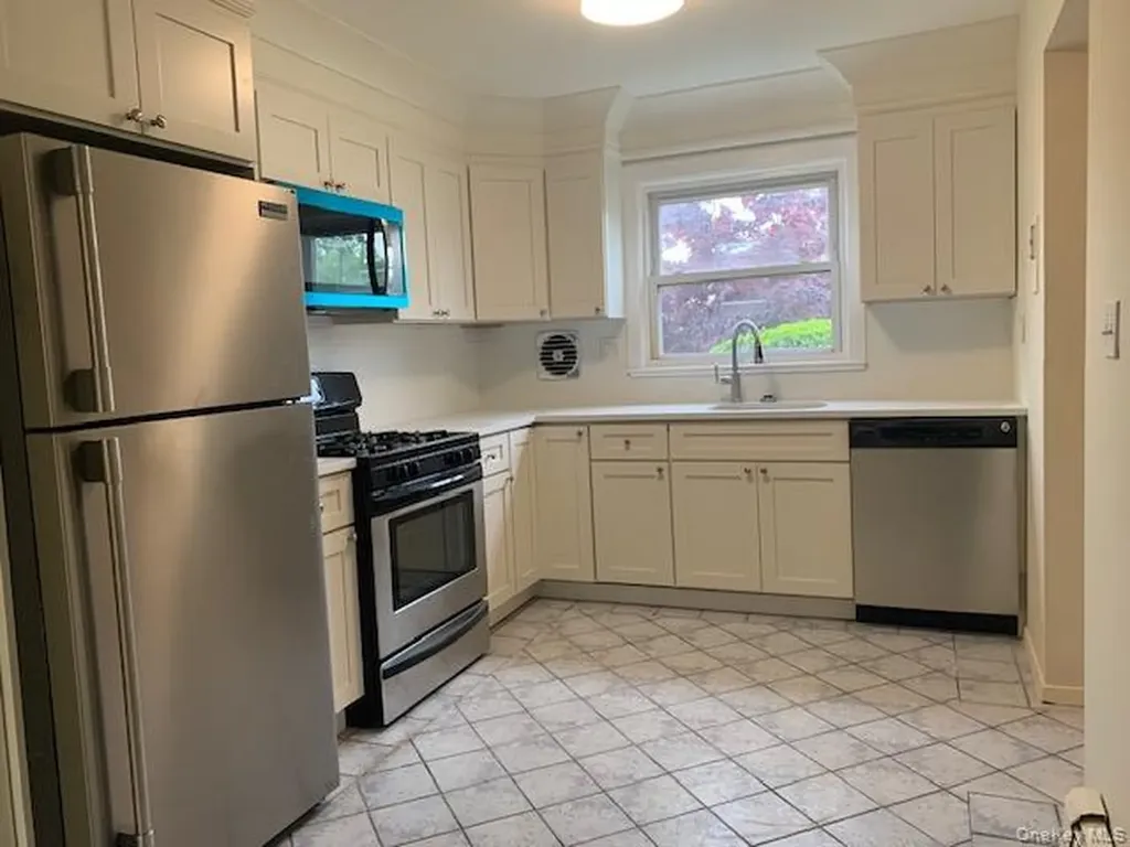 2 Vanata Court Hempstead NY 11550
