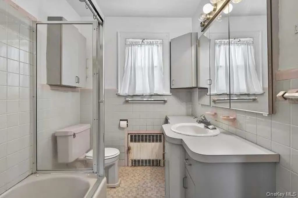 191 Rockaway Parkway Valley Stream NY 11580