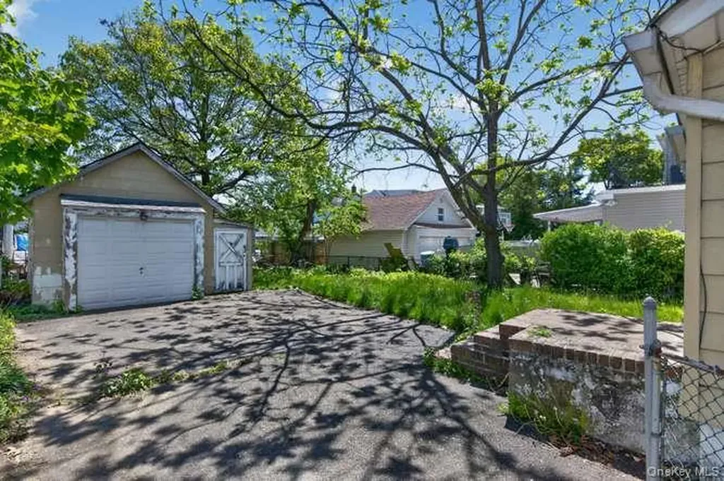 191 Rockaway Parkway Valley Stream NY 11580