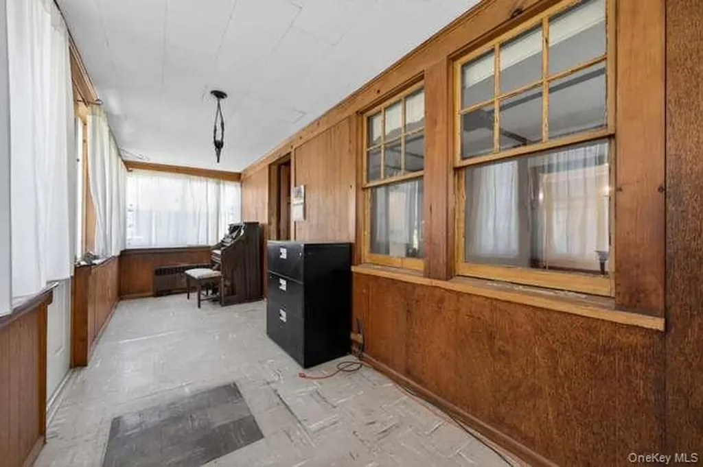 191 Rockaway Parkway Valley Stream NY 11580